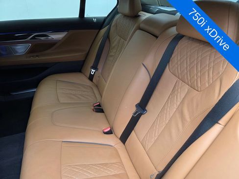 Used 2022 BMW 750i xDrive AWD/4WD image 16