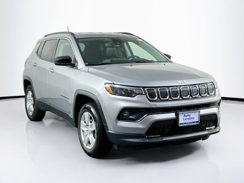 Used 2022 Jeep Compass Latitude AWD/4WD image 3