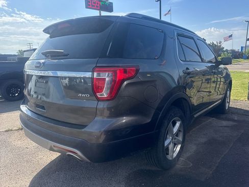 Used 2017 Ford Explorer XLT w/ Equipment Group 202A image 3