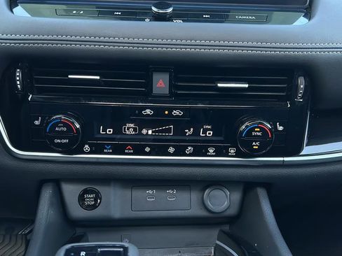 Used 2024 Nissan Rogue SL w/ SL Premium Package image 19