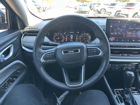 Used 2022 Jeep Compass Latitude FWD image 9