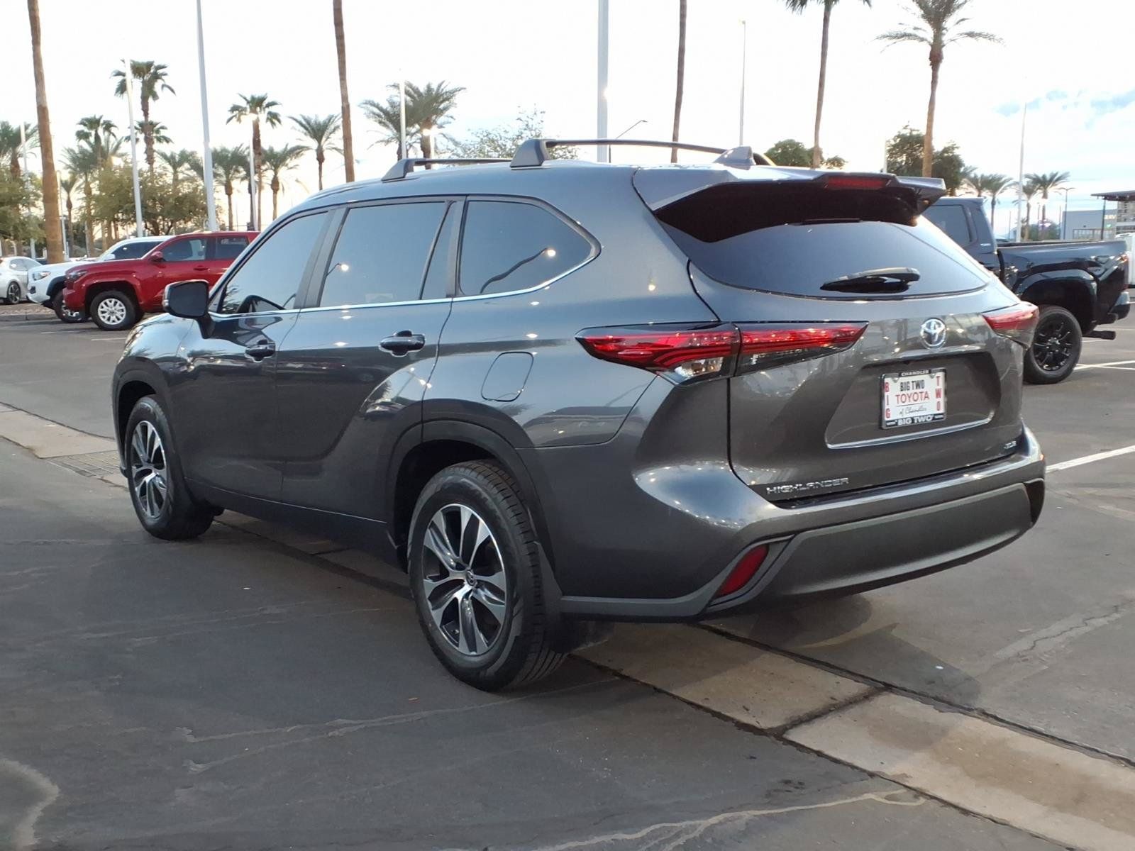 Used 2023 Toyota Highlander XLE FWD image 6