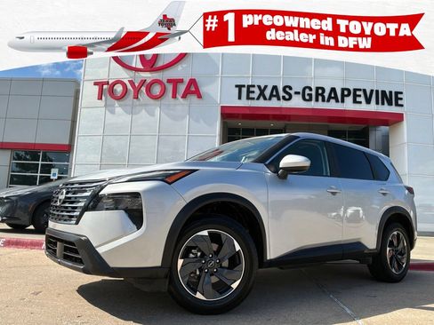 Used 2025 Nissan Rogue SV FWD image 1