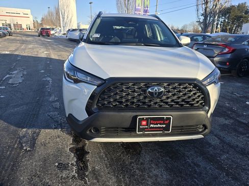 Certified 2023 Toyota Corolla Cross LE w/ Moonroof Package image 9