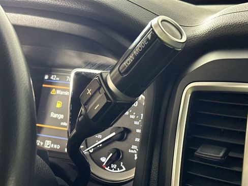 Used 2019 Nissan Titan S image 24