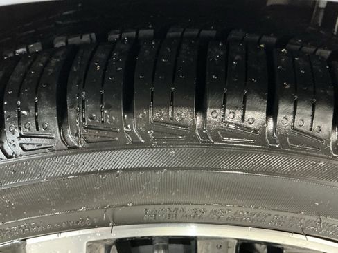 Used 2023 Nissan Versa SR w/ Trunk Package image 28