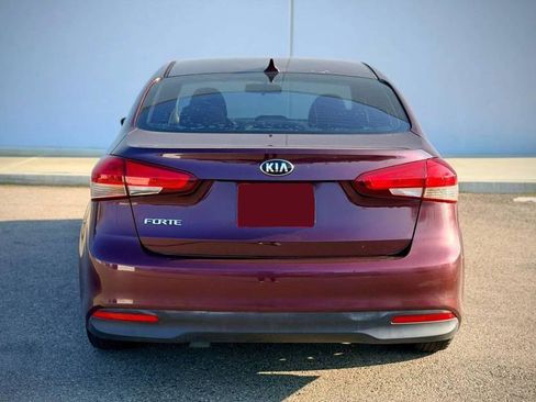 Used 2017 Kia Forte LX image 9