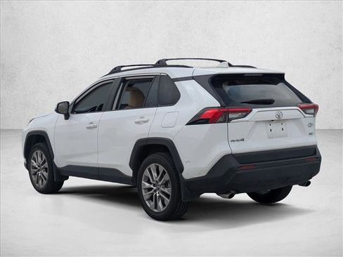 Used 2019 Toyota RAV4 XLE Premium image 7