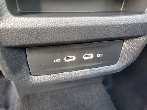 New 2026 Volkswagen Taos SE FWD image 11