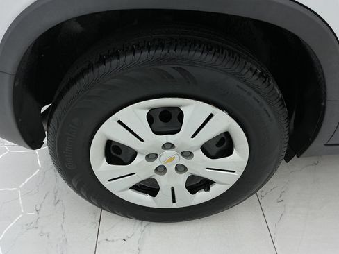 Used 2018 Chevrolet Trax LS FWD image 46