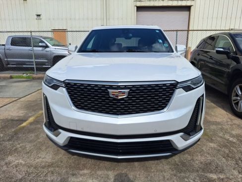 Used 2021 Cadillac XT6 Luxury FWD image 2