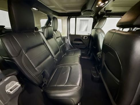 Used 2019 Jeep Wrangler Unlimited Sahara w/ Uconnect 4C Nav & Sound Group AWD/4WD image 25