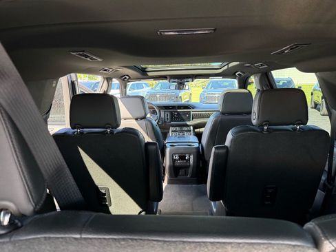 Used 2022 GMC Yukon XL Denali AWD/4WD image 19