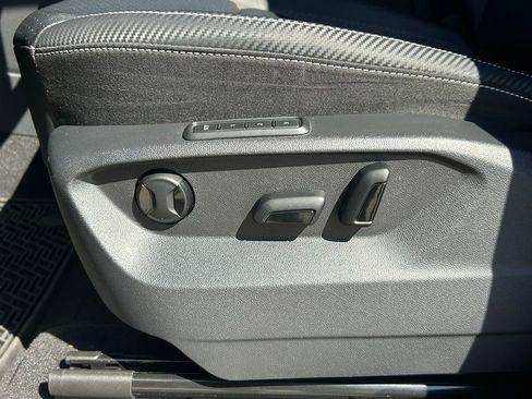 Used 2023 Volkswagen Atlas Cross Sport SEL R-Line image 22