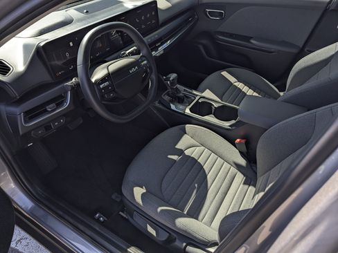 Used 2025 Kia K4 EX image 9