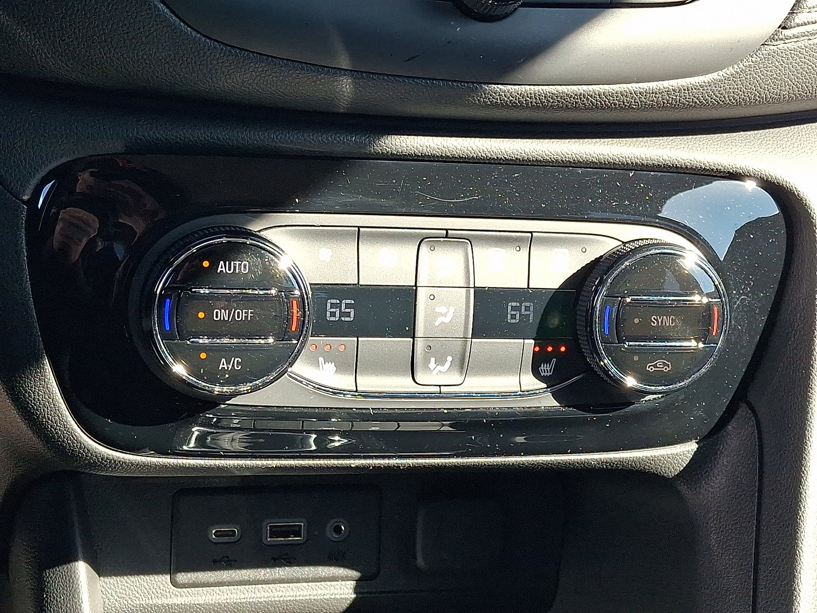 Certified 2023 Buick Encore GX Select w/ Sport Touring Package FWD image 17