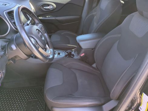 Used 2016 Jeep Cherokee Latitude w/ Comfort & Convenience Group AWD/4WD image 16
