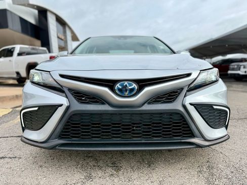 Used 2022 Toyota Camry SE image 2