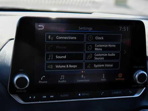 Used 2025 Nissan Sentra SV FWD image 18