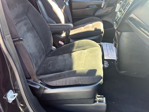 Used 2019 Dodge Grand Caravan SE FWD image 32