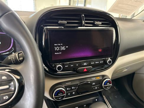 Used 2023 Kia Soul EX image 24