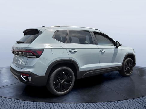 New 2026 Volkswagen Taos SE FWD image 5