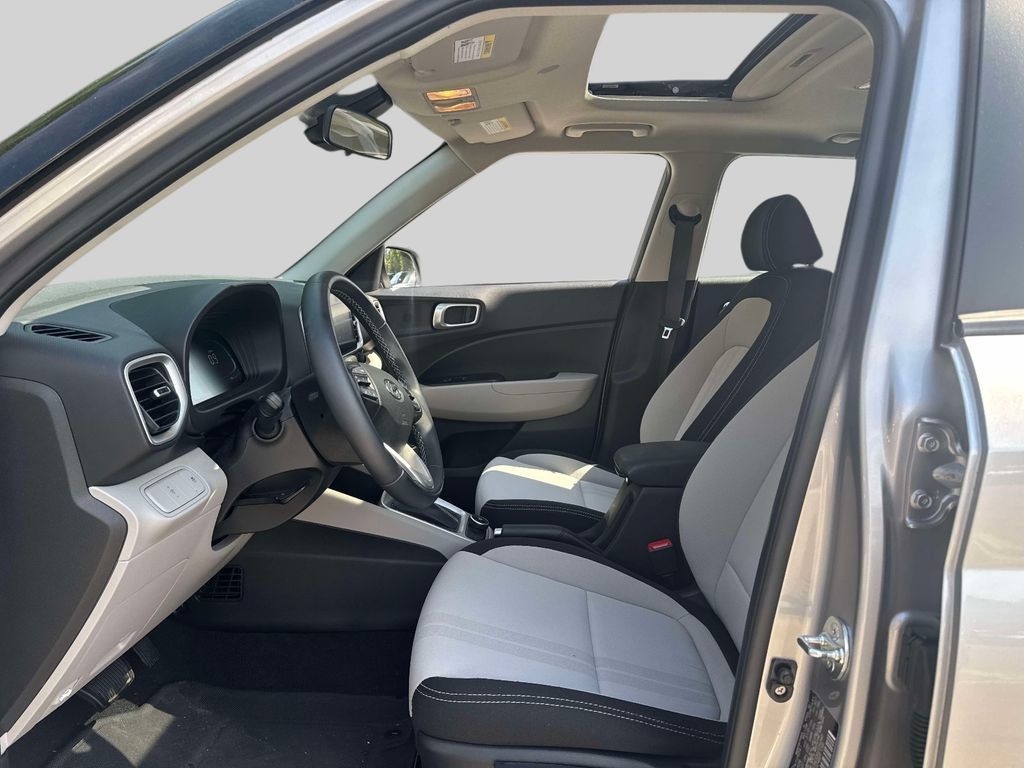 Used 2024 Hyundai Venue SEL FWD image 16