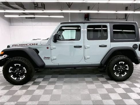 Used 2024 Jeep Wrangler Unlimited Rubicon w/ Dual Top Group AWD/4WD image 13