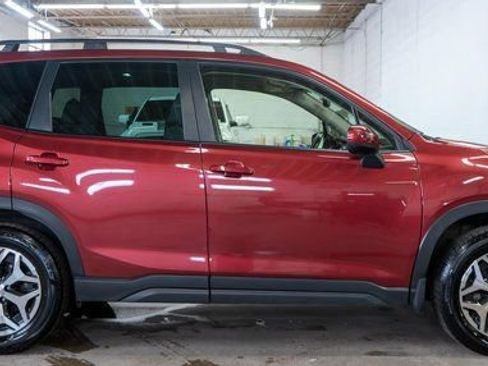 Used 2023 Subaru Forester Premium AWD/4WD image 4
