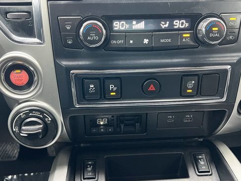 Used 2020 Nissan Titan SV w/ SV Convenience Package AWD/4WD image 26
