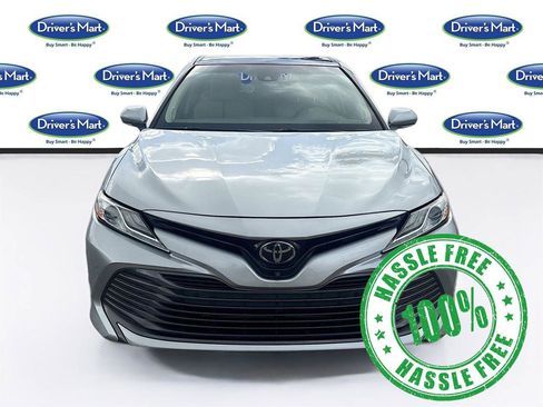 Used 2018 Toyota Camry XLE image 2