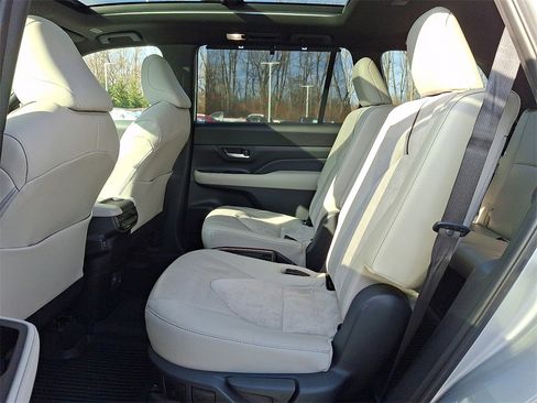Used 2024 Toyota Grand Highlander MAX Platinum image 9