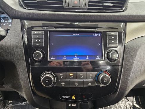 Used 2019 Nissan Rogue Sport S image 15