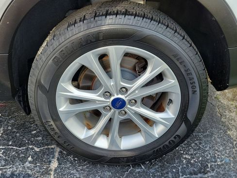 Used 2018 Ford Escape SE w/ SE Sync 3 Package FWD image 9