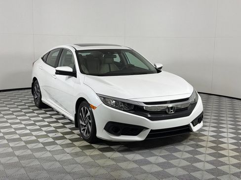 Used 2018 Honda Civic EX image 3