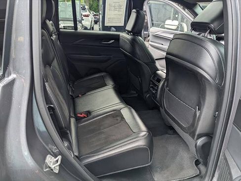 Used 2023 Jeep Grand Cherokee Altitude AWD/4WD image 18