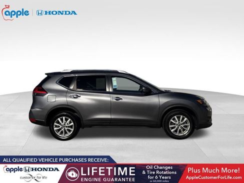 Used 2017 Nissan Rogue SV w/ SV Premium Package image 4