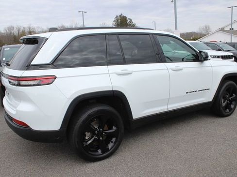 Used 2023 Jeep Grand Cherokee Altitude AWD/4WD image 29
