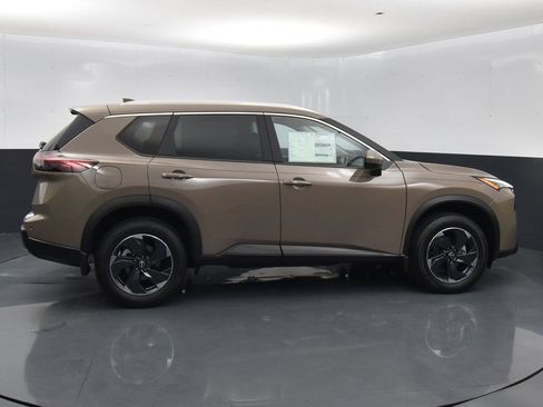 Certified 2025 Nissan Rogue SV w/ SV Premium Package image 20