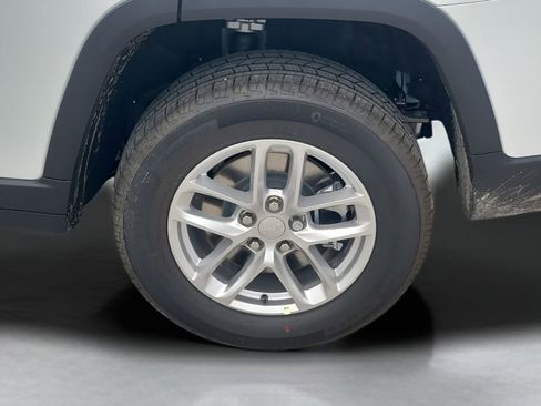 New 2025 Jeep Grand Cherokee L Laredo image 18