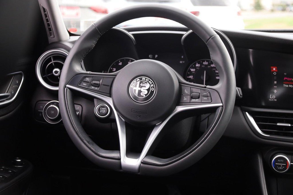 Used 2019 Alfa Romeo Giulia AWD image 23