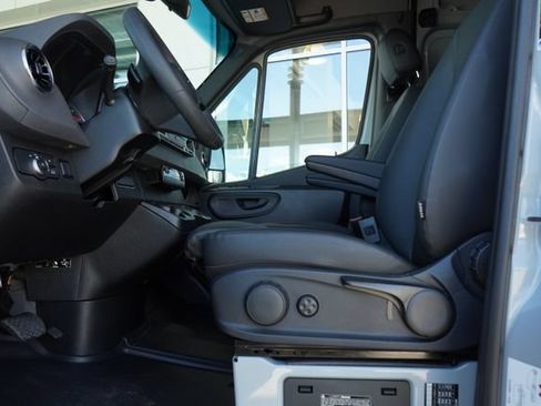 New 2025 Mercedes-Benz Sprinter 2500 image 28