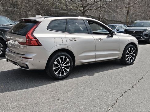 Used 2025 Volvo XC60 B5 Plus image 11