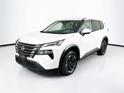 Used 2025 Nissan Rogue SV image 3