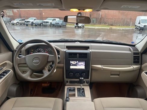 Used 2009 Jeep Liberty Sport image 17