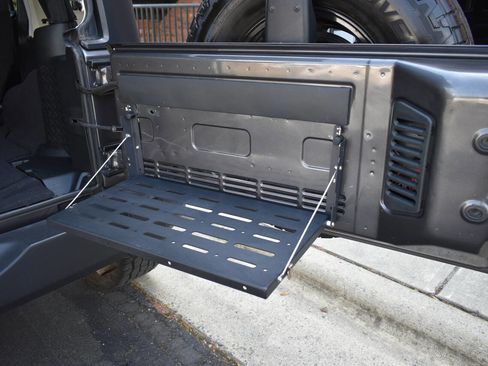 Used 2018 Jeep Wrangler Unlimited Sport S image 11