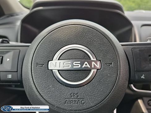 Used 2024 Nissan Rogue S AWD/4WD image 26