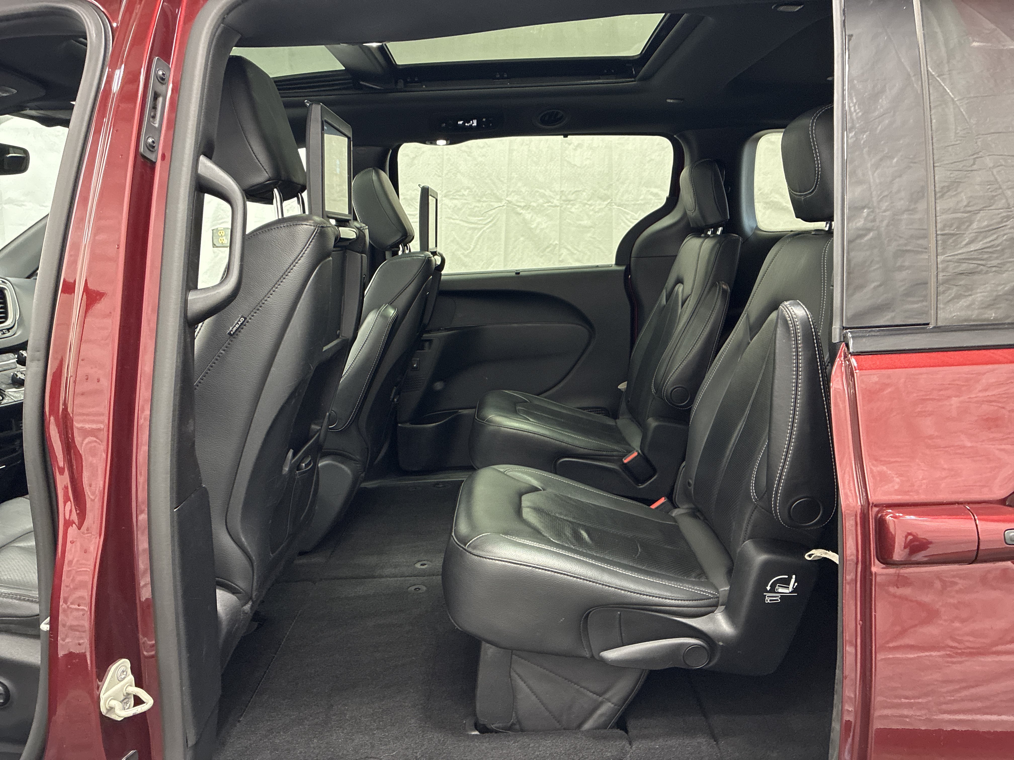 Used 2020 Chrysler Pacifica Touring-L Plus w/ Advanced Safetytec Group FWD image 12