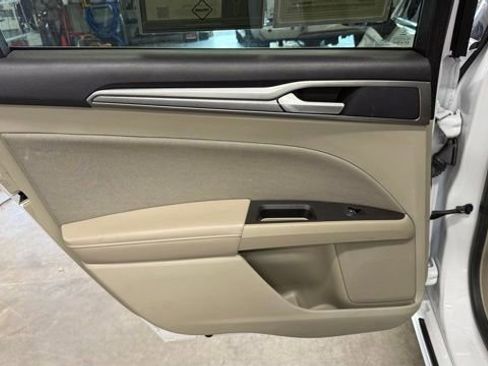 Used 2019 Ford Fusion SE FWD image 21