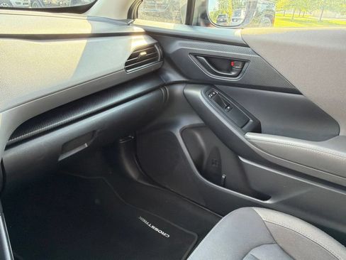 Used 2025 Subaru Crosstrek 2.5i Premium AWD/4WD image 32